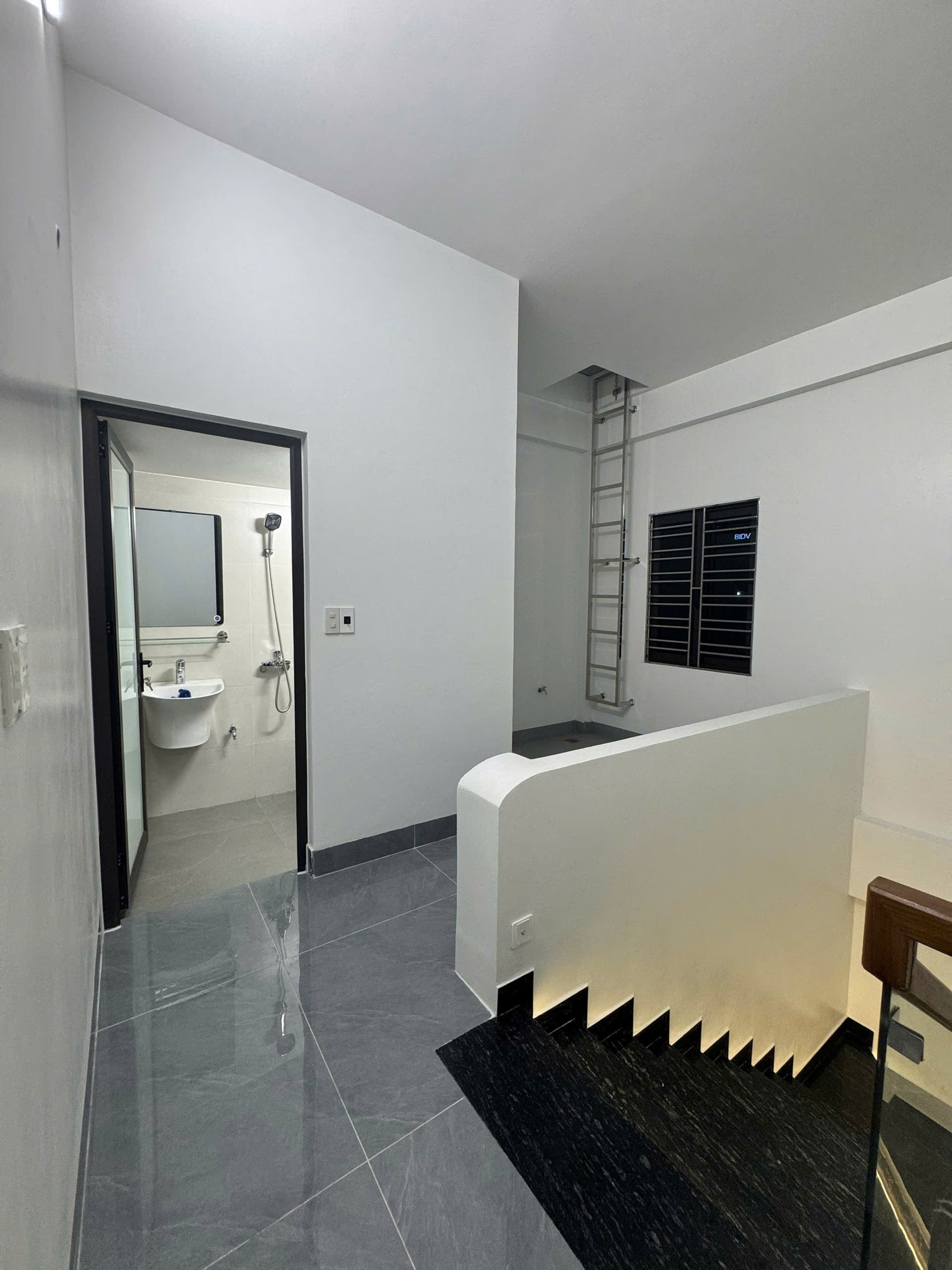 Nhà 3 tầng Lê Thanh Nghị 45m2 hướng Nam giá 2.x tỷ 5