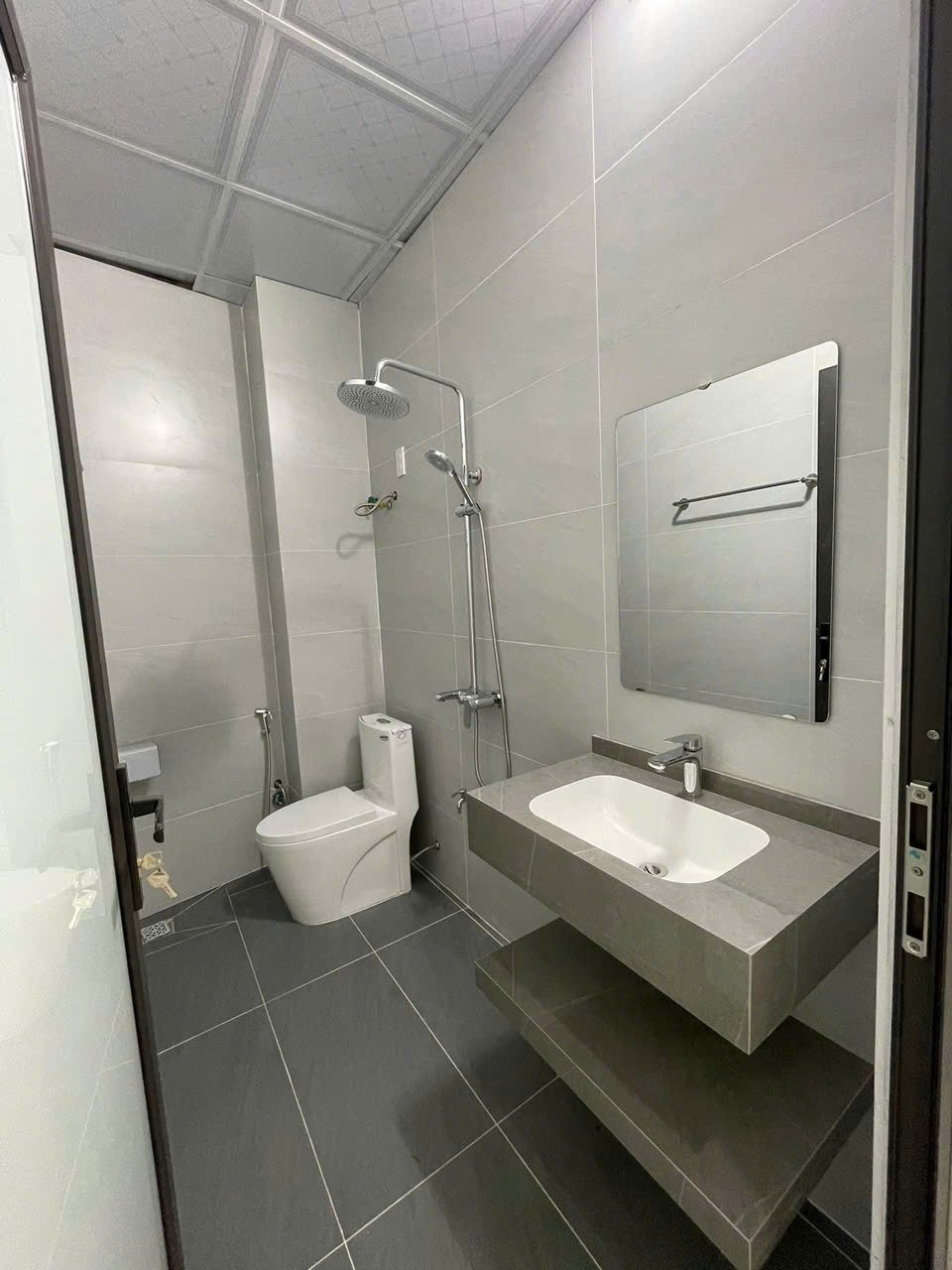 Nhà 3 tầng Nguyễn Hữu Cầu dôi dư hơn 40m2 xe 3.5 tấn vào cửa giá 2.x tỷ 5