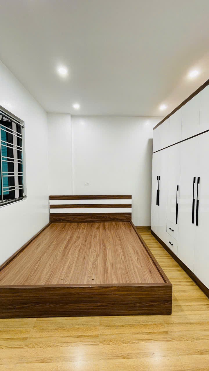 Nhà 3 tầng Vũ Hựu Thanh Bình 50m2 ngõ rộng 3m tặng full nội thất giá 3.x tỷ 5