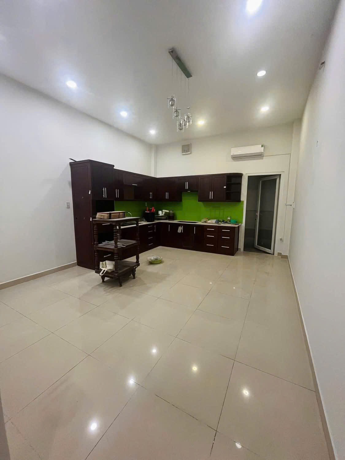 CHO THUÊ NHÀ 4 TẦNG MTKD ĐỐI DIỆN KĐT VẠN PHÚC.4.5m x 20m 6P giá 23TR 4