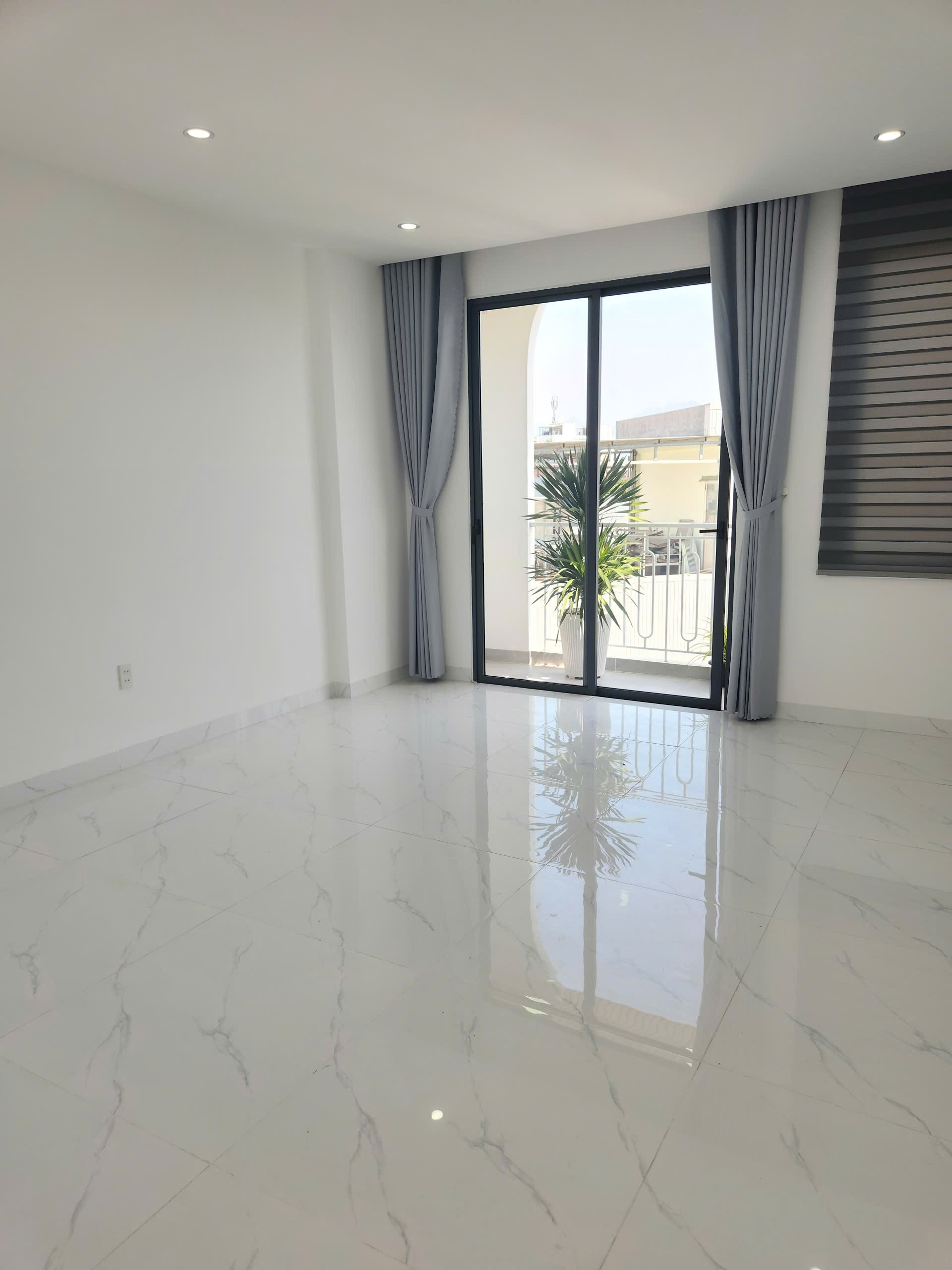 NHÀ ĐẸP 3 TẦNG FULL NỘI THẤT Y HÌNH – KIỆT Ô TÔ K192 TÔ HIỆU 5