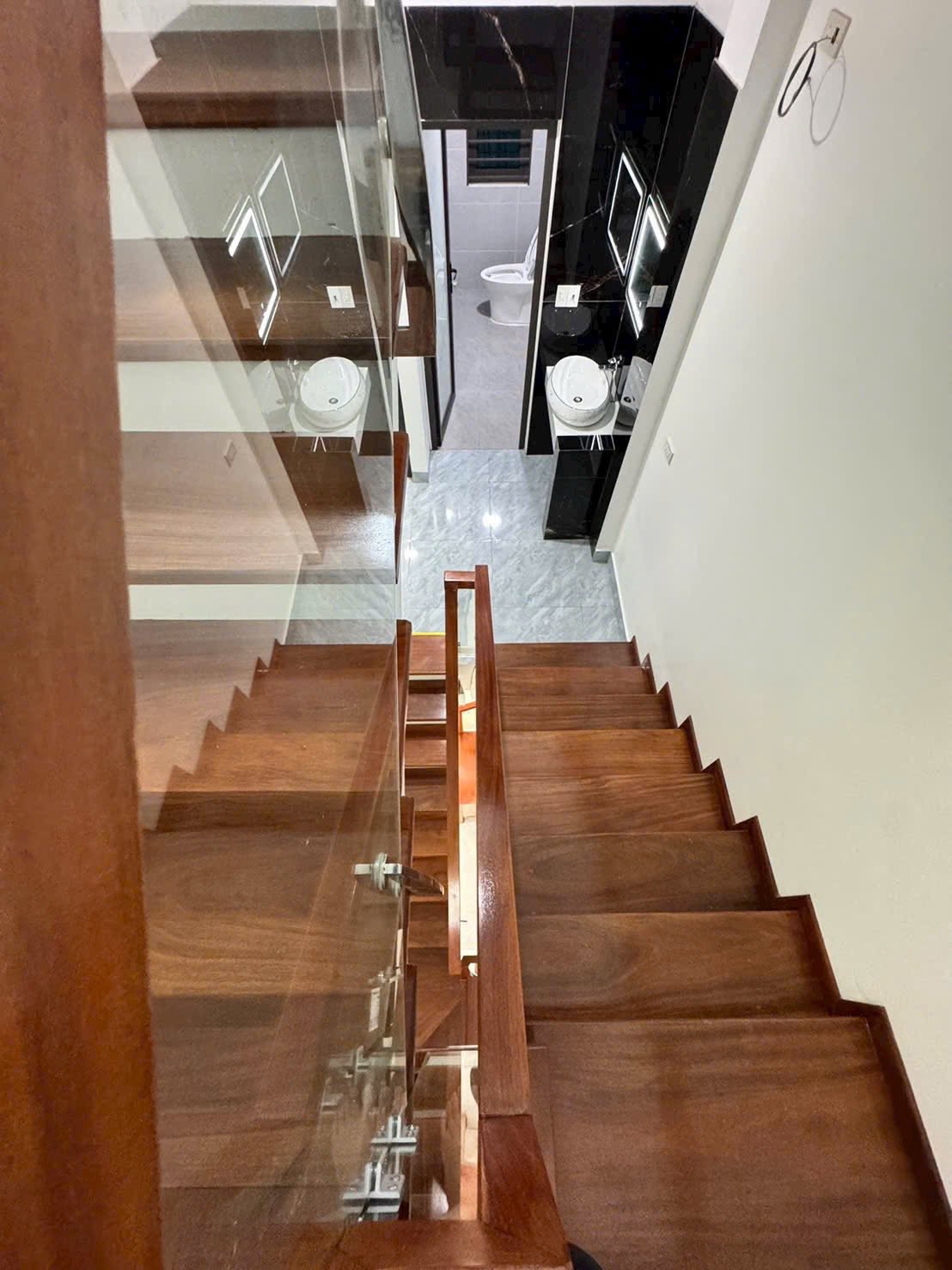 Bán nhà 3 tầng ngõ phố Phú Bình, phường Nhị Châu, TP Hải Dương, 40.6m2, mt 5.2m, 3 ngủ, 3 vs, 1.98 7