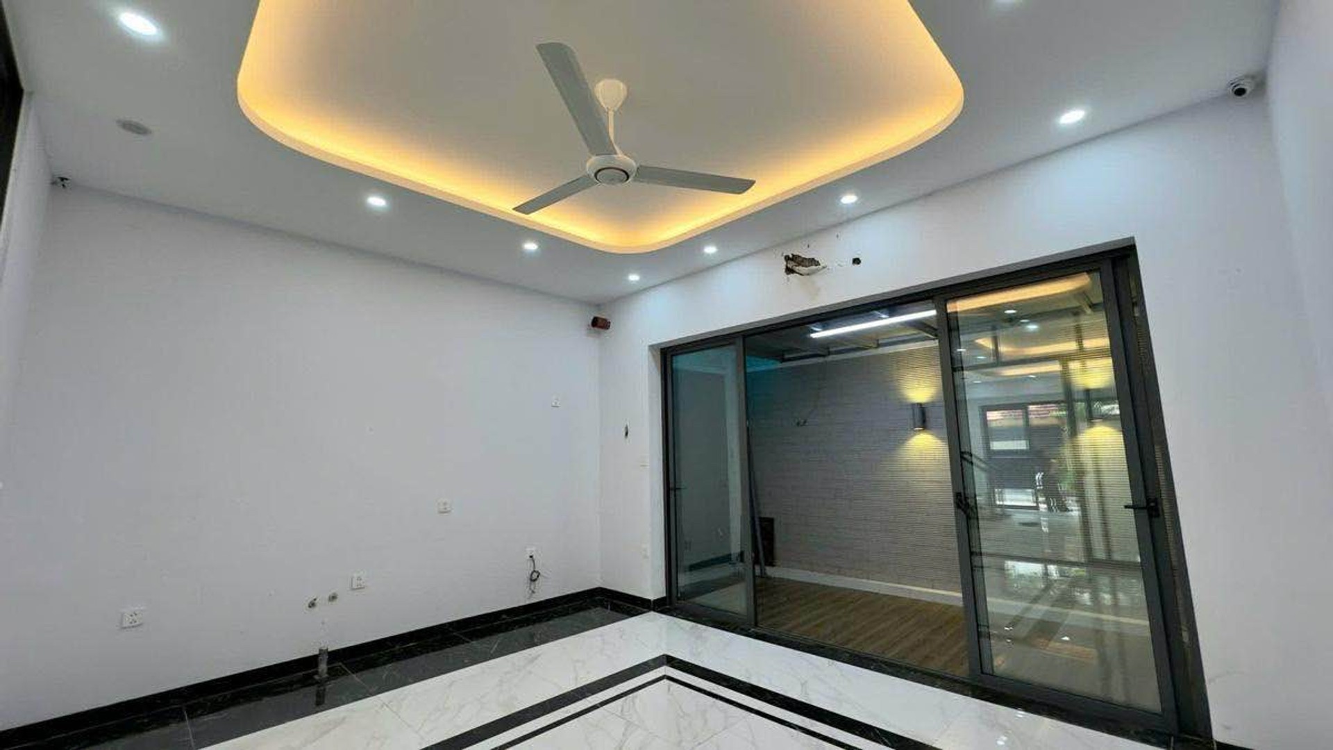 Bán nhà về quê Việt Hưng 12 tỷ thang máy,60m sổ đỏ Long Biên 4