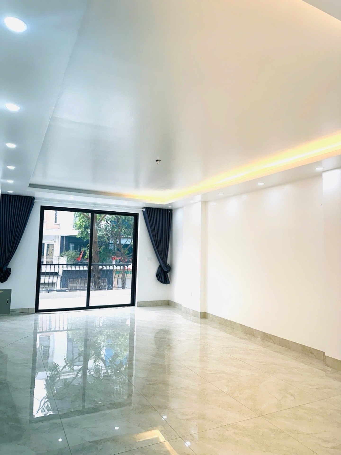 Chuyển nhà Đức Giang Long Biên 9 tỷ 50m gần phố lớn đường to 3
