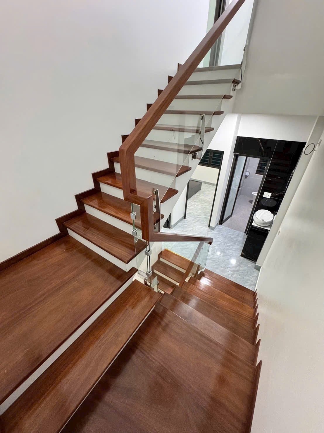 Bán nhà 3 tầng ngõ phố Phú Bình, phường Nhị Châu, TP Hải Dương, 40.6m2, mt 5.2m, 3 ngủ, 3 vs, 1.98 8