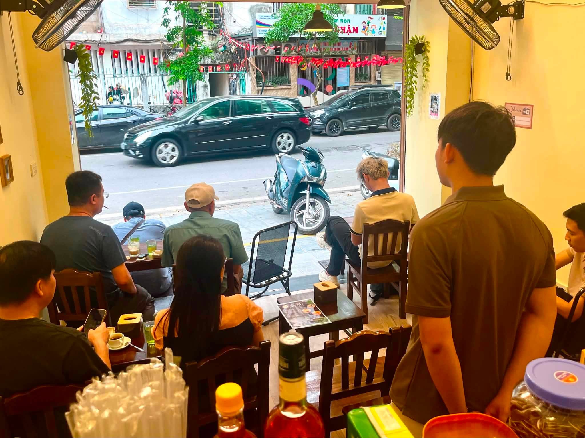 SANG NHƯỢNG QUÁN CÀ PHÊ – NHẬN QUÁN BÁN NGAY TẠI 30 THI SÁCH 5