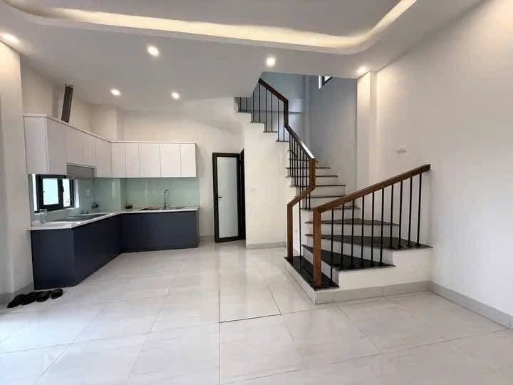 CHO THUÊ NHÀ NGUYÊN CĂN TẠI Ô CÁCH – 30M² x 5 TẦNG – 3PN