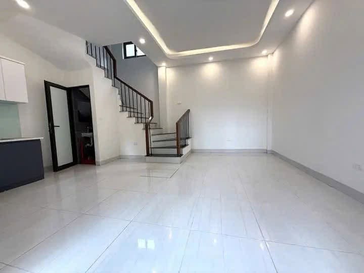 CHO THUÊ NHÀ NGUYÊN CĂN TẠI Ô CÁCH – 30M² x 5 TẦNG – 3PN 2