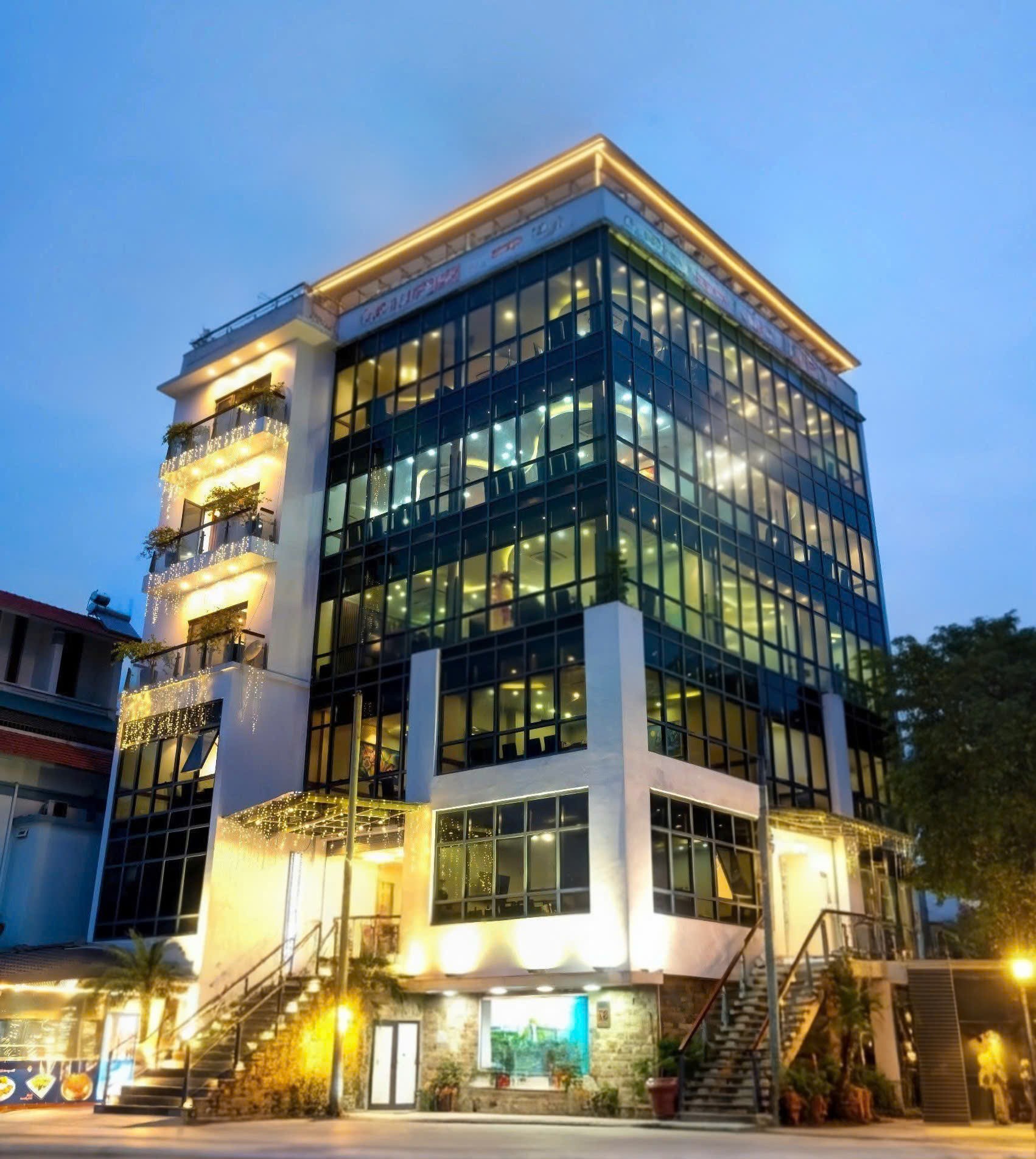 Cho thuê nhà, Nguyễn Thị Định, Hoàng Ngân, THANG MÁY; 167m2* 7T -60 tr