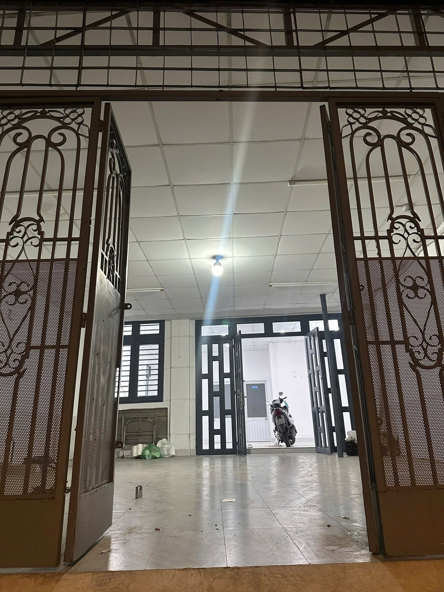 NHÀ TRỆT HẺM XE TẢI QUỐC LỘ 13 CỦ-7M x 15M NỞ HẬU 128M2 -2PN,2WC GIÁ 13TR 5