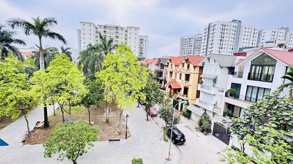 biệt thự lô góc Sài Đồng, 3 mặt vỉa hè , ôtô tránh, view công viên cây xanh 3