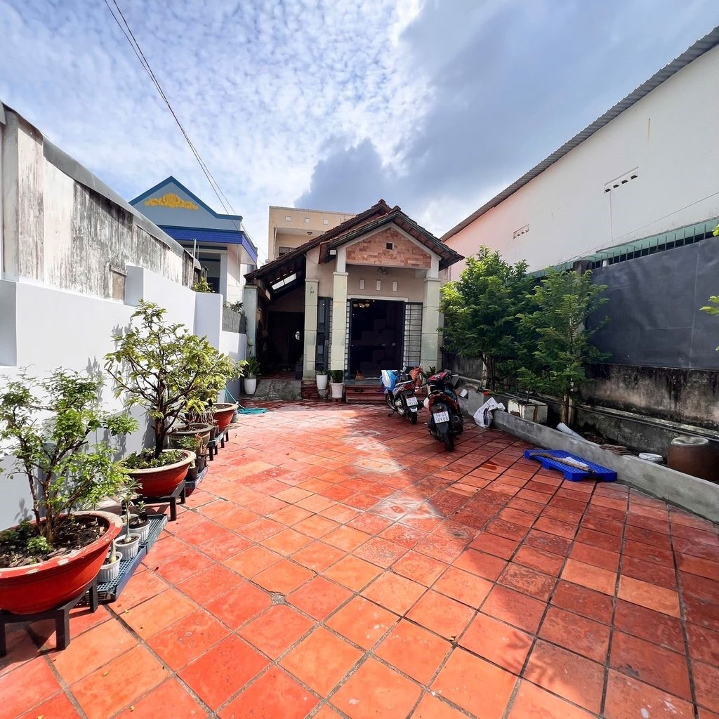 BIỆT THỰ SÂN RỘNG NGAY QUỐC LỘ 13 GẦN VẠN PHÚC CITY, GIÁ CHỈ 16.5TR 5