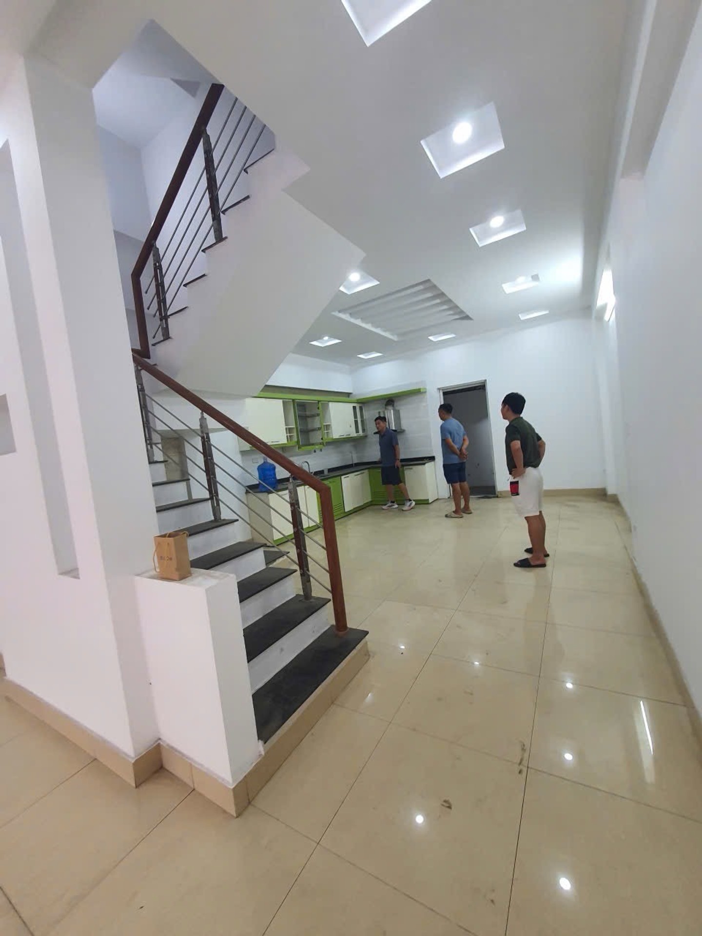 Chuyển về quê Lâm Hạ Long Biên 10 tỷ 60m,sẵn ở luôn 4