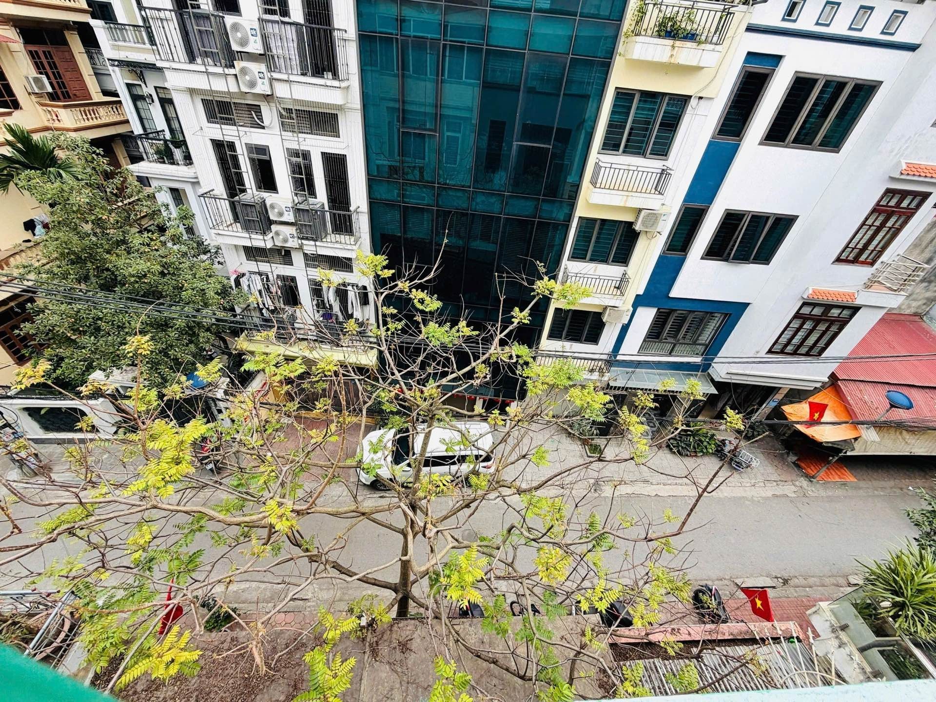 Bán nhà Bồ Đề 10 tỷ gần phố ngõ nông thoáng rộng 2