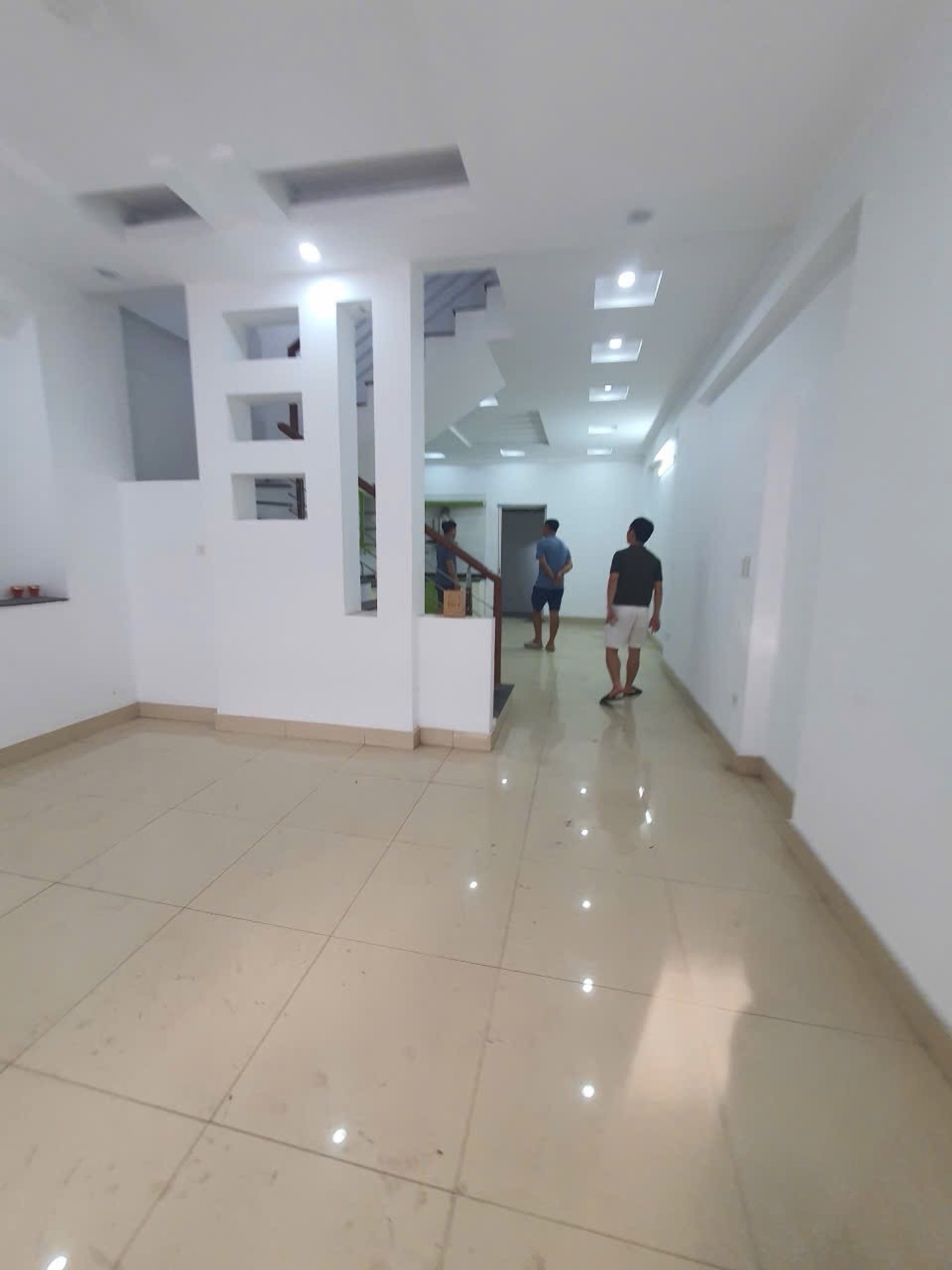 Chuyển về quê Lâm Hạ Long Biên 10 tỷ 60m,sẵn ở luôn 3