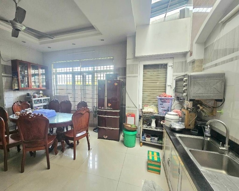 Bán nhà mặt phố đường Số 4C, Linh Xuân, Thủ Đức, TP HCM. DT 120 m2, 4 tầng, Giá 9.25  tỷ, sổ hồng 2