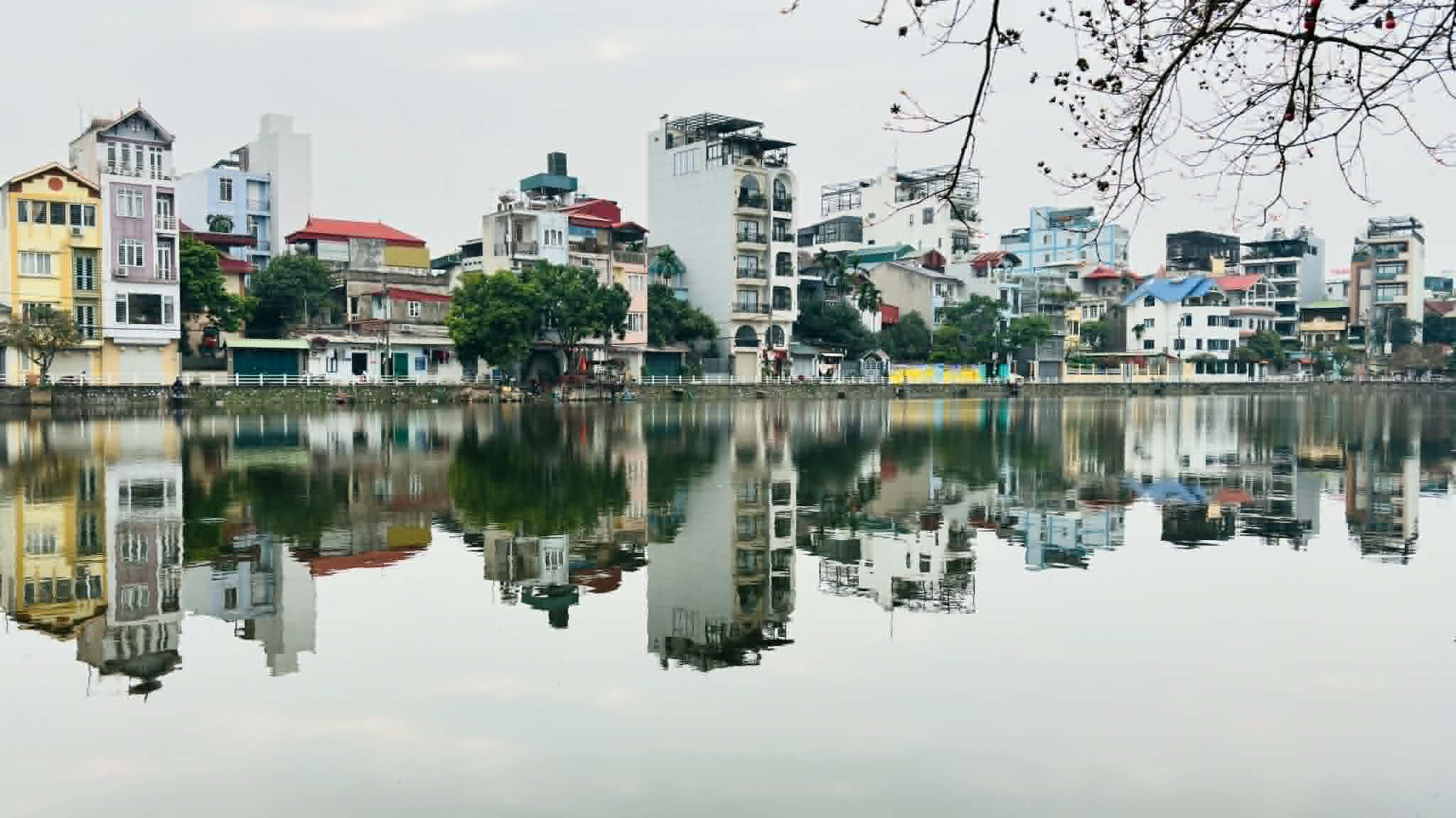 đất đẹp mặt hồ, phân lô , khu vực Bồ Đề, 101m, mặt tiền = hậu 5.8m