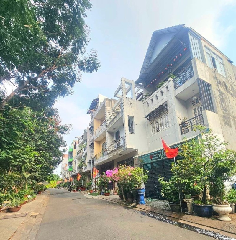 Bán nhà mặt phố đường Số 4C, Linh Xuân, Thủ Đức, TP HCM. DT 120 m2, 4 tầng, Giá 9.25  tỷ, sổ hồng 5