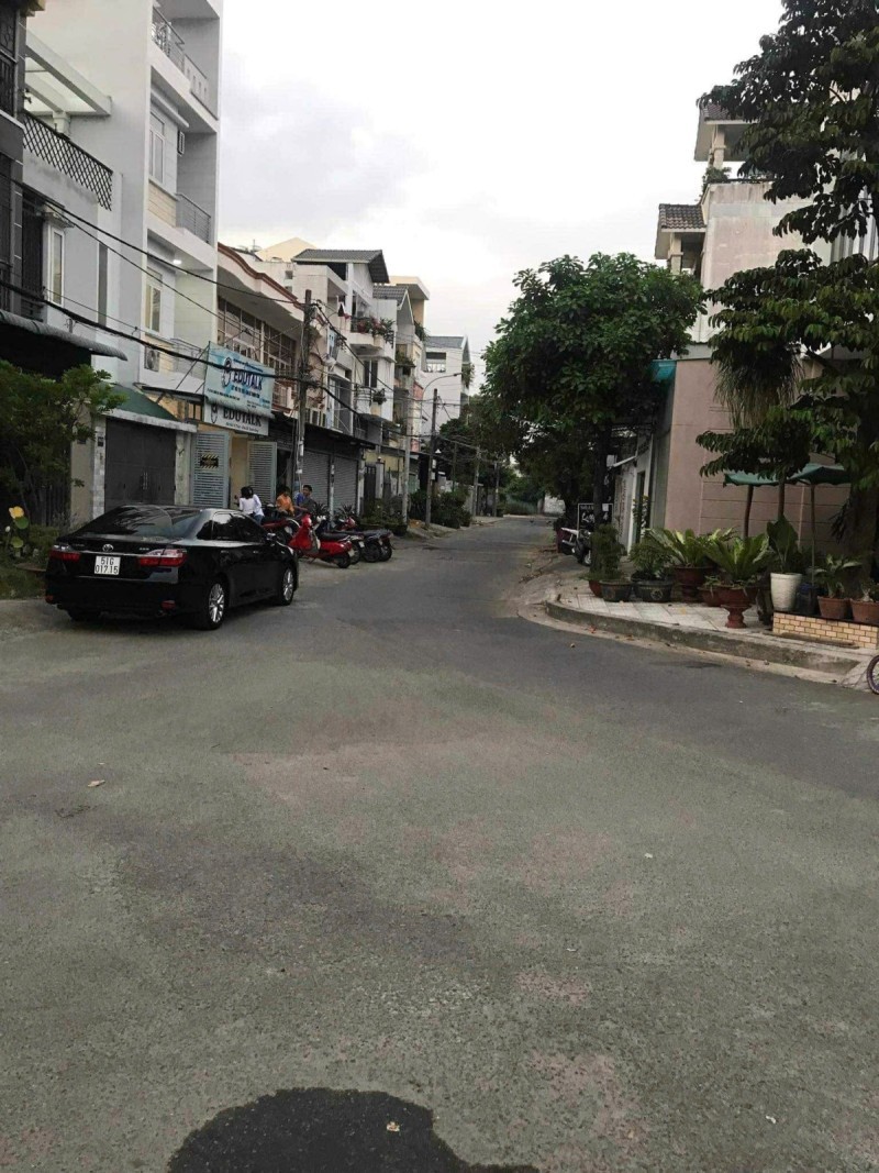 Bán nhà  đường Số 9, Linh Trung, Thủ Đức, TP HCM. DT 107m2, 4 tầng, giá 15.8 tỷ. 5