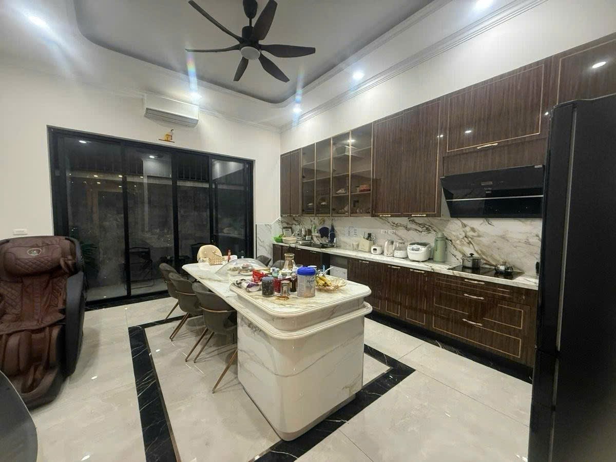 Cần bán Biệt thự đường Tân Mai, Phường Hoàng Văn Thụ, Diện tích 100m², Giá 35.5 Tỷ 5