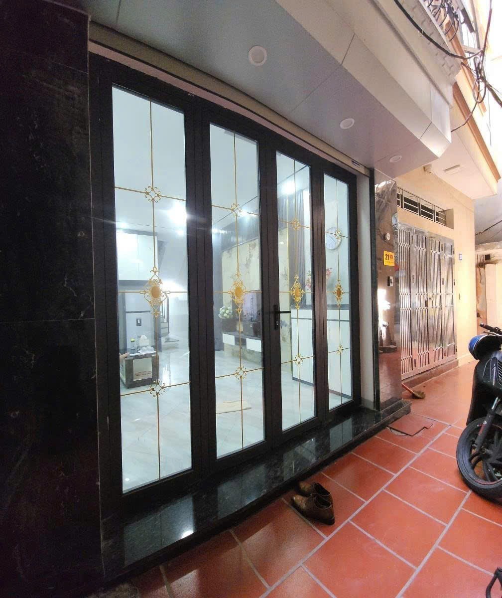 Cần bán Nhà mặt tiền đường Giải Phóng, Phường Giáp Bát, Diện tích 38m², Giá 7.6 Tỷ