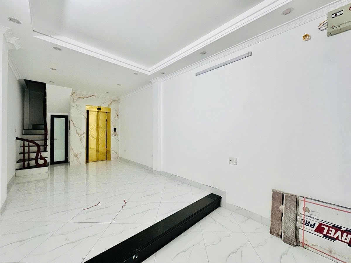 Cần bán Nhà mặt tiền đường Trương Định, Phường Hoàng Văn Thụ, Diện tích 34m², Giá 7.6 Tỷ 5
