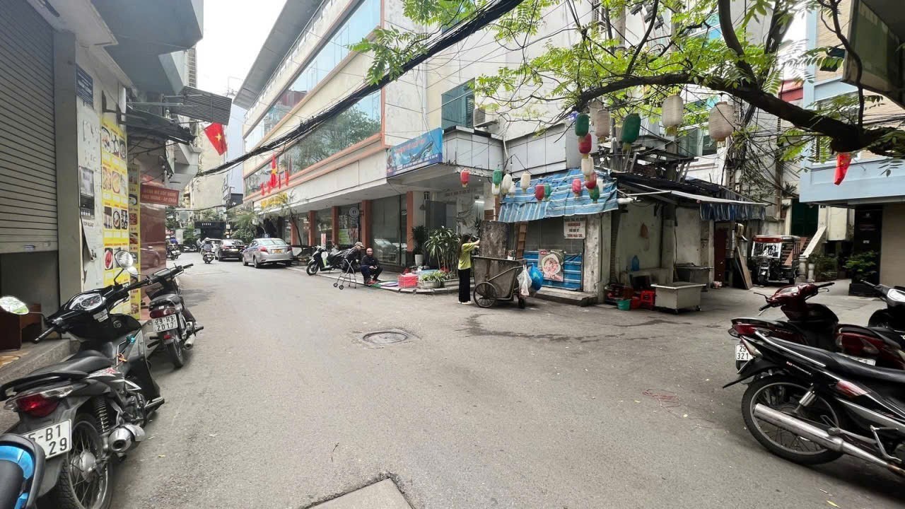 Cần bán Nhà mặt tiền đường Tôn Đức Thắng, Phường Quốc Tử Giám, Diện tích 56m², Giá 12 Tỷ