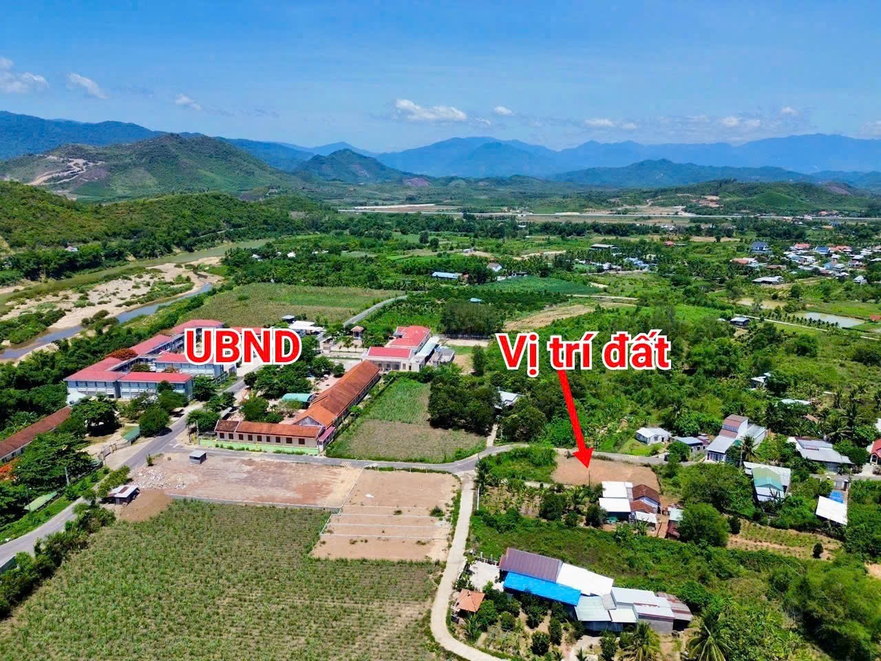 Bán đất Diên Đồng thôn Đồng Trăn 1 mặt tiền đường nhựa rộng 7m bên hông Uỷ ban đi vào