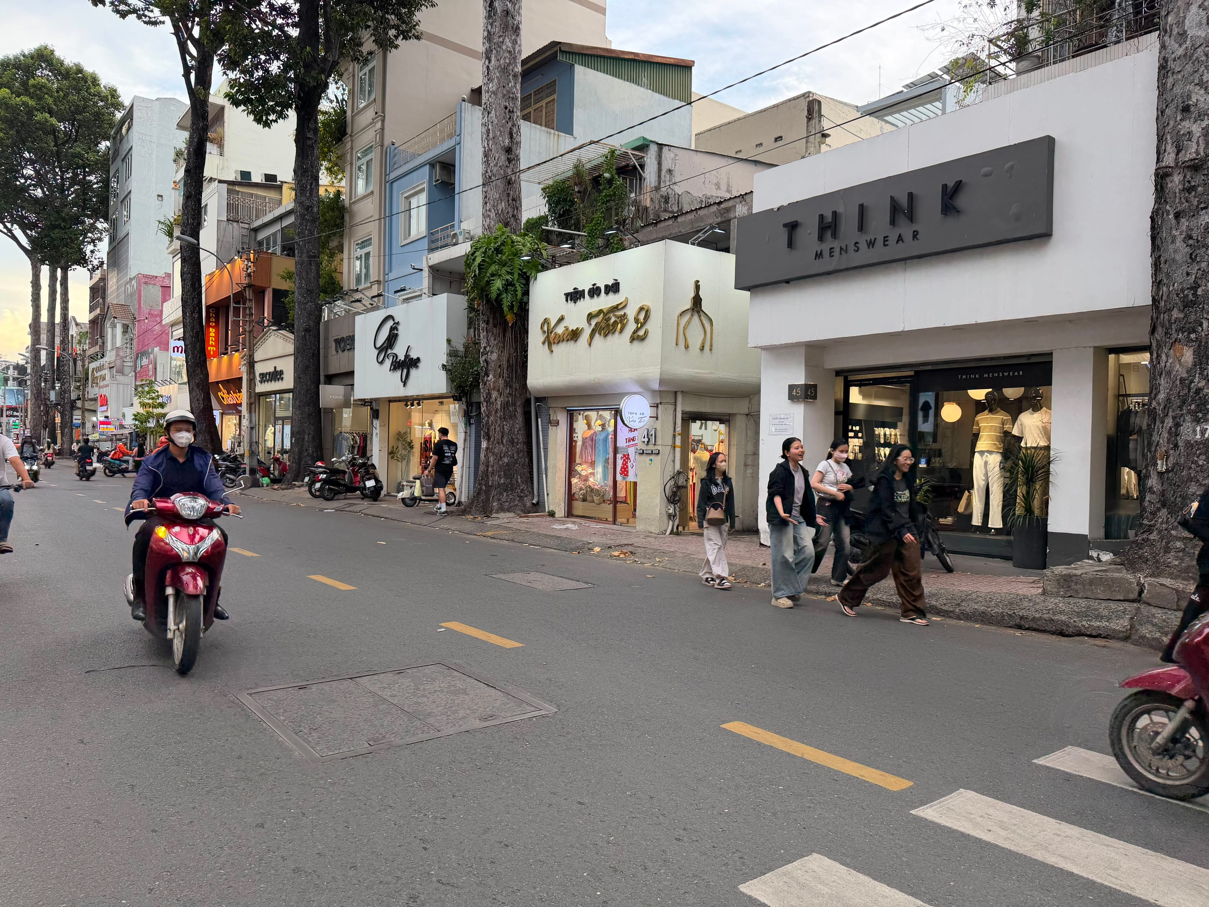 CĂN GÓC 2 MT VỊ TRÍ ĐẸP - 92m2 PHỐ THỜI TRANG TRẦN QUANG DIỆU - 4 TẦNG KIÊN CỐ