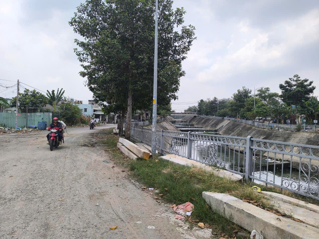 CHỦ CÂN BÁN GẤP -DÃY TRỌ 15 PHÒNG DONG TIEN240TRIEU/NĂM GIÁ 15TY