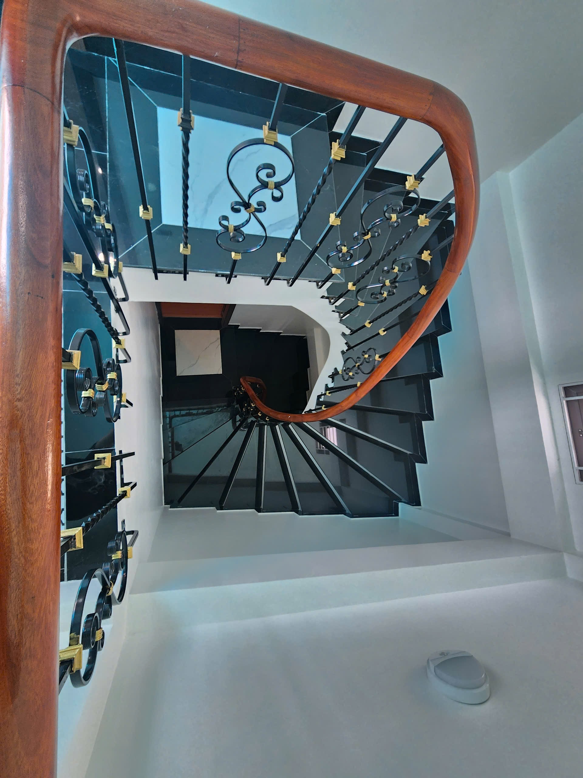 Cho thuê nhà, 98m2- 5T, Nguyễn Trường Tộ, Hàng Than, Trấn Vũ -24 tr 2
