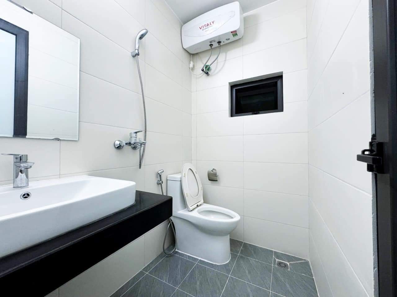 Cho thuê nhà, Chùa Láng, Nguyễn Chí Thanh, Đống Đa; 350m2* 1T -54 tr 2