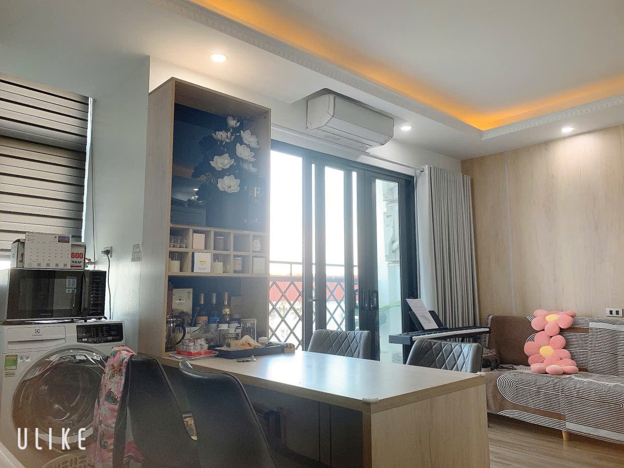 Cho thuê Căn Chung cư mini 1N,1K Full đồ cực VIP, Ngõ rộng View toàn mặt hồ Tây. Chỉ 12tr 9