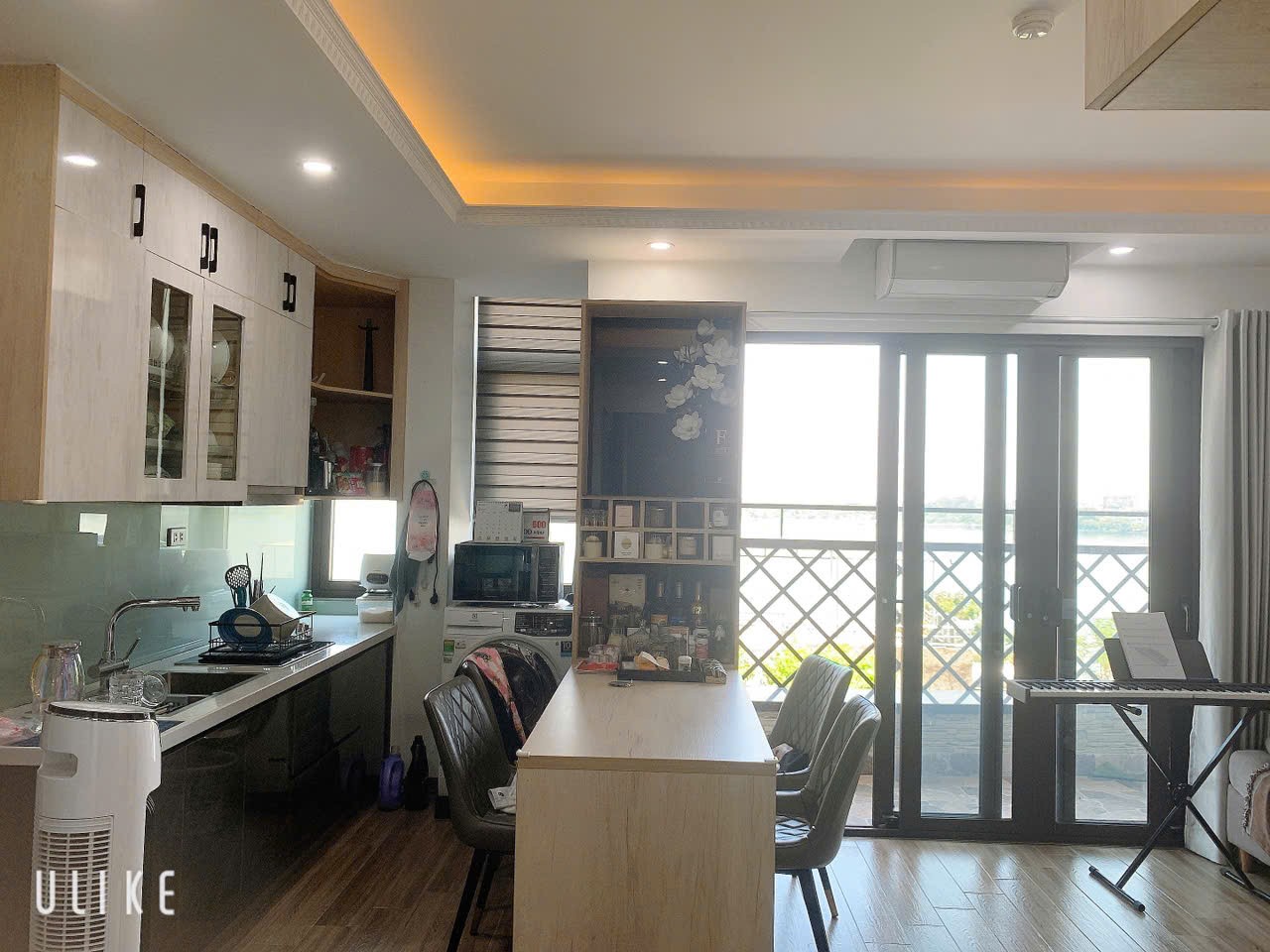 Cho thuê Căn Chung cư mini 1N,1K Full đồ cực VIP, Ngõ rộng View toàn mặt hồ Tây. Chỉ 12tr 10