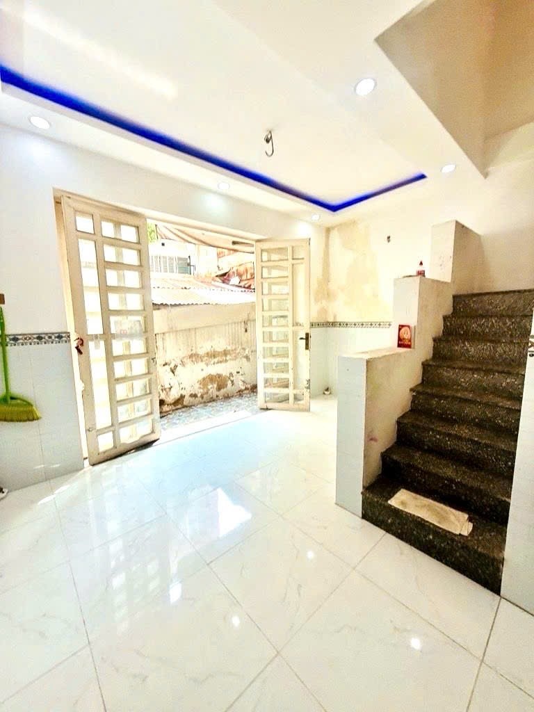 BÁN NHÀ Q4- DTS 100M2- NGANG 5M - Đ.ĐOÀN VĂN BƠ- GẦN KHU ẲM THỰC VĨNH KHÁNH- HOANG DIỆU- GẦN 2