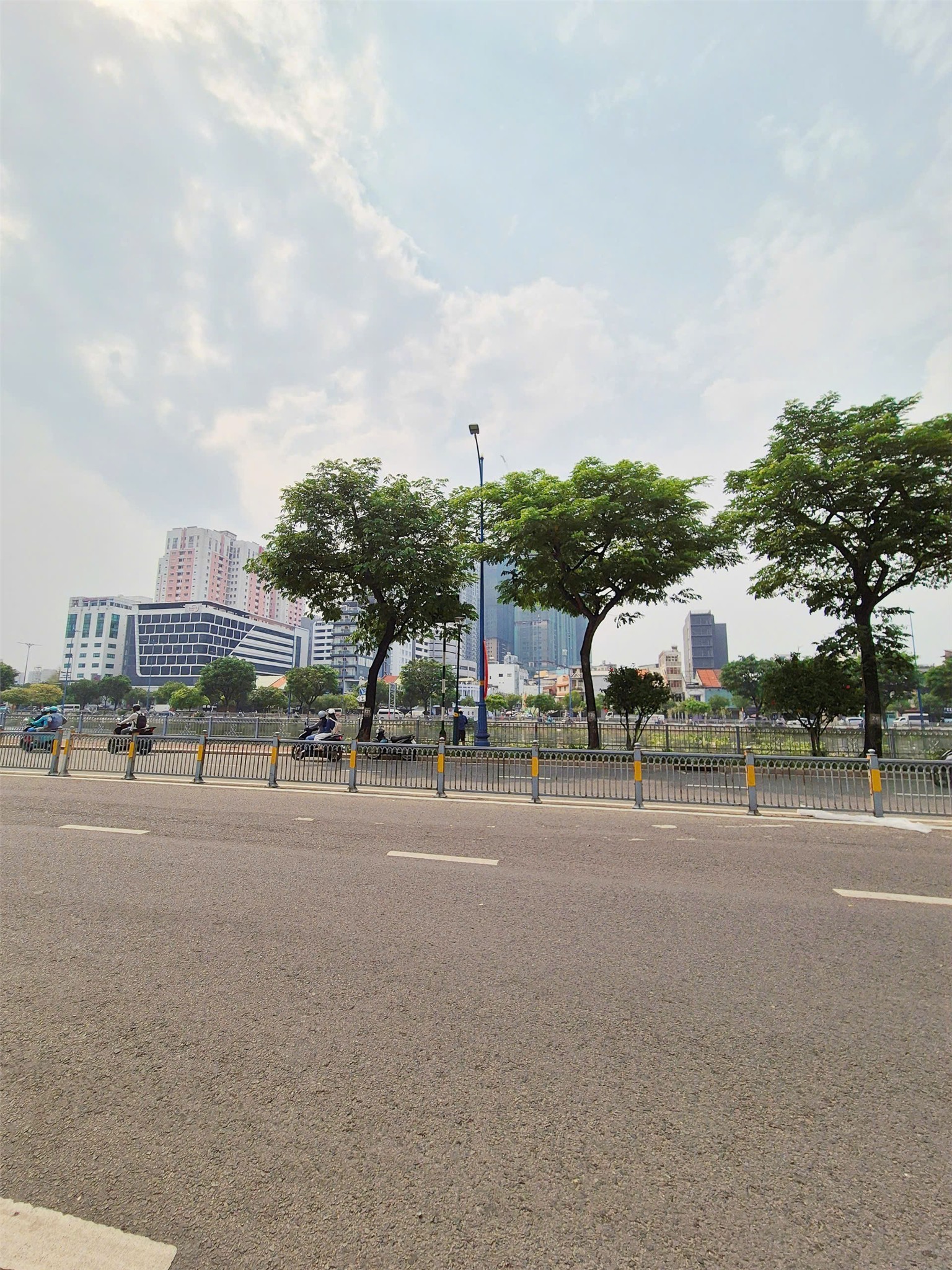 Ngộp bank Nhà MT Bến Vân Đồn Quận 4 view sông đối diện Quận 1 4