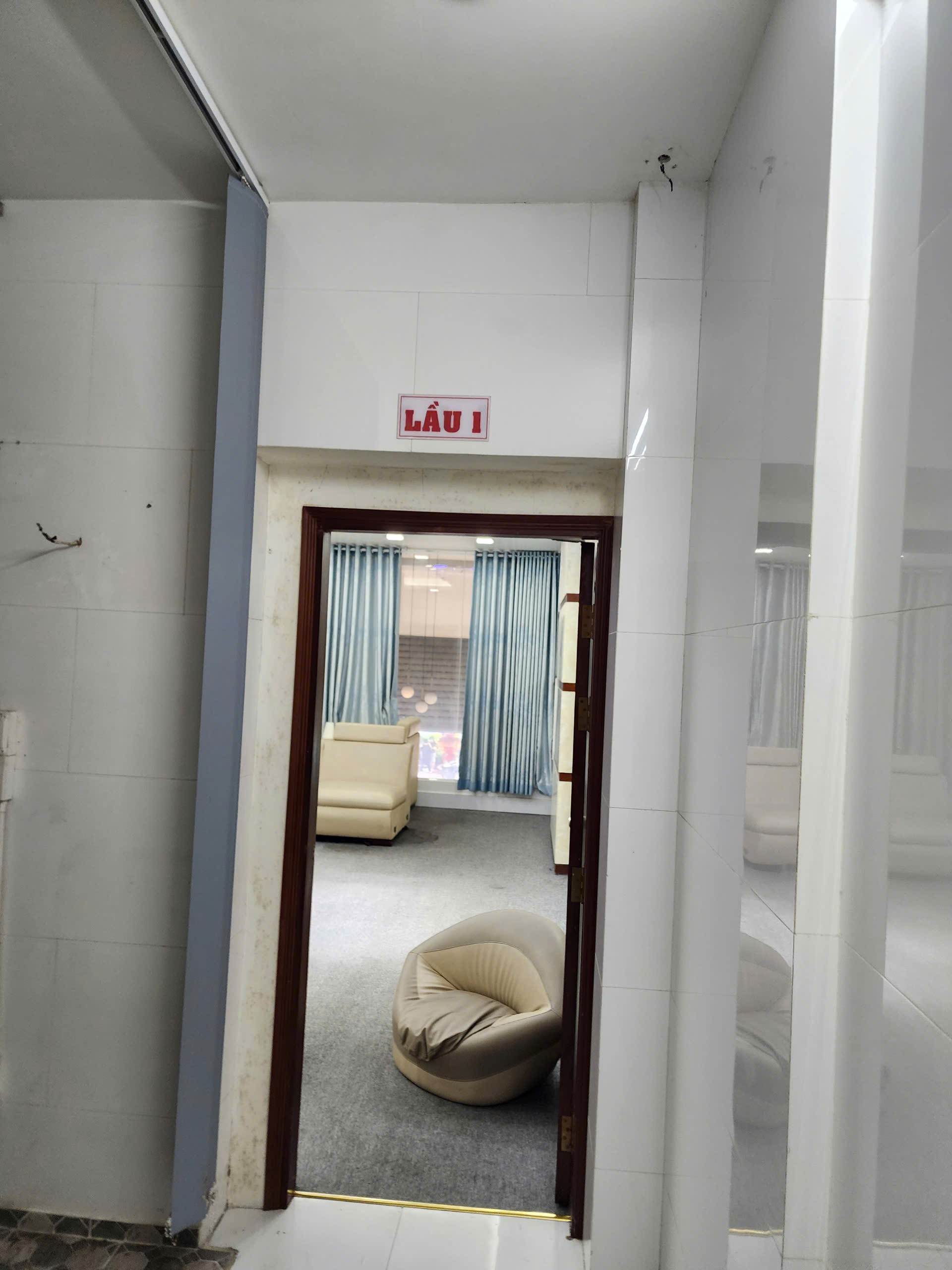Cho thuê Nhà mặt tiền Quận 5, Hồ Chí Minh, Diện tích 75m², Giá 80 Triệu/tháng