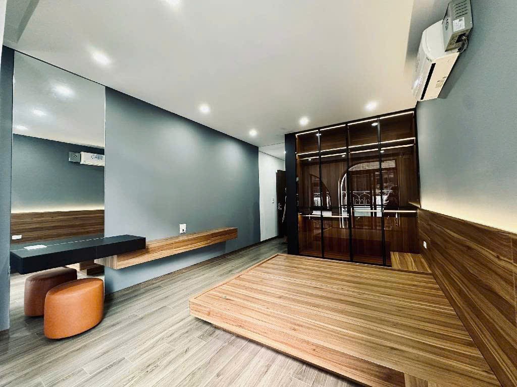 HIẾM NHÀ ĐẸP THẠCH BÀN – CỔ LINH  6 TẦNG THANG MÁY  Ô TÔ ĐỖ CỔNG  GẦN HỒ ĐIỀU HOÀ , CÔNG VIÊN 4