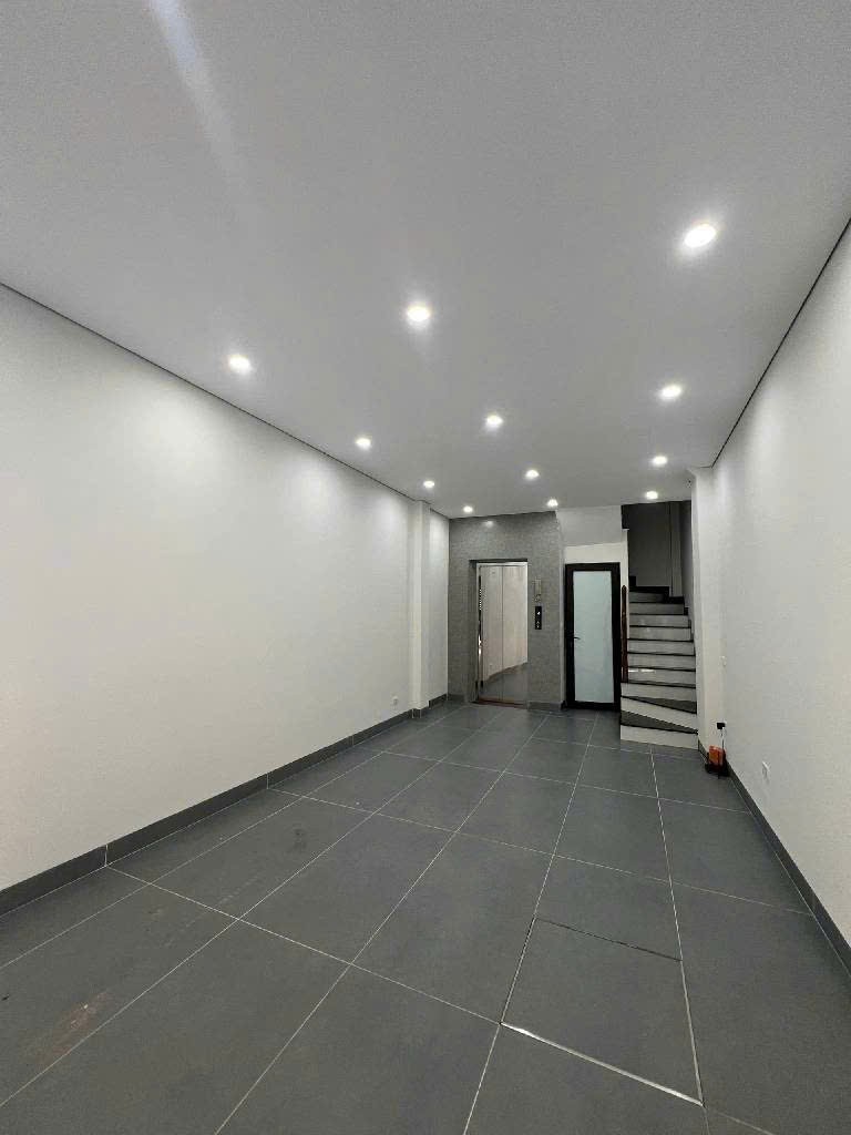 HIẾM NHÀ ĐẸP THẠCH BÀN – CỔ LINH  6 TẦNG THANG MÁY  Ô TÔ ĐỖ CỔNG  GẦN HỒ ĐIỀU HOÀ , CÔNG VIÊN 2