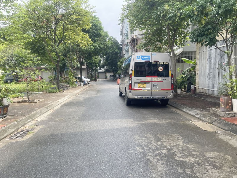 Cần bán đất TĐC Giang Biên Việt Hưng: 40m2, mặt tiền 4m, khổ đẹp, gần nhiều vườn hoa 3