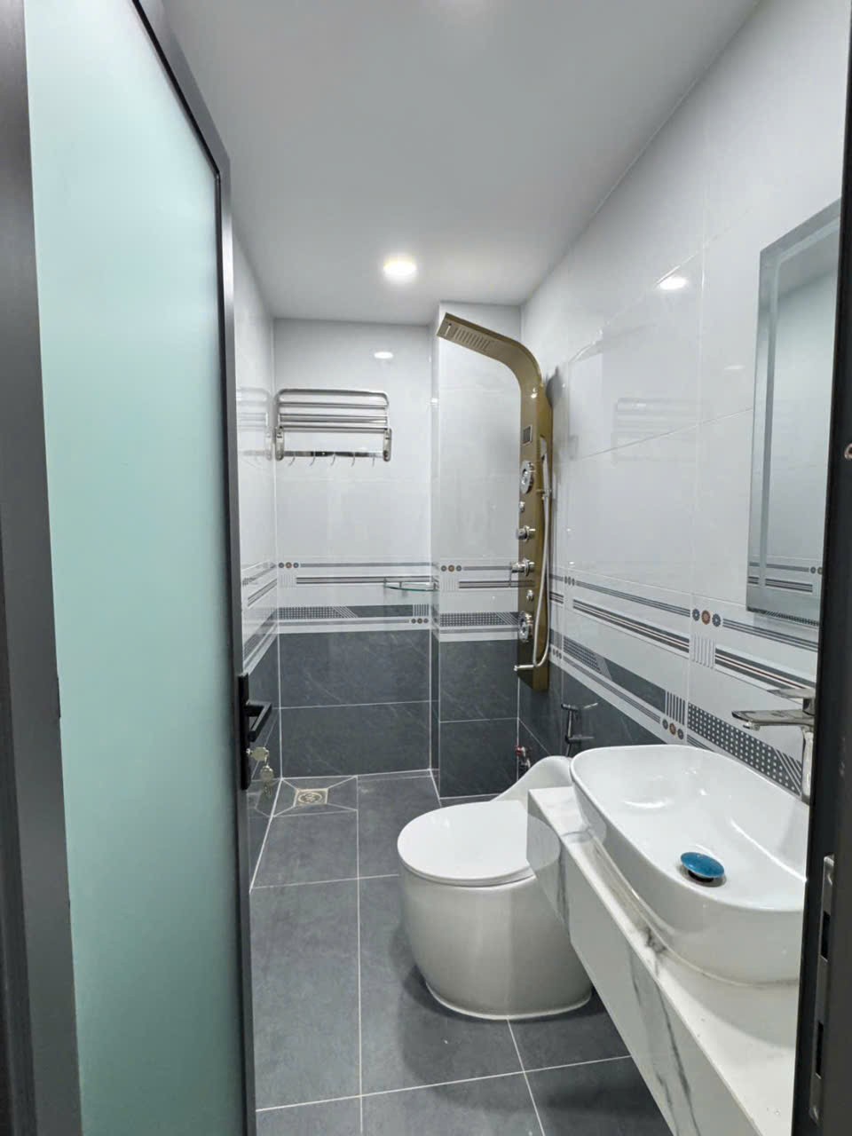 Bán nhà mới xây hẻm đường số 9, Bình Hưng Hòa dt 60m2 , 4 lầu, 5pn,5wc giá 7,9 tỷ 12