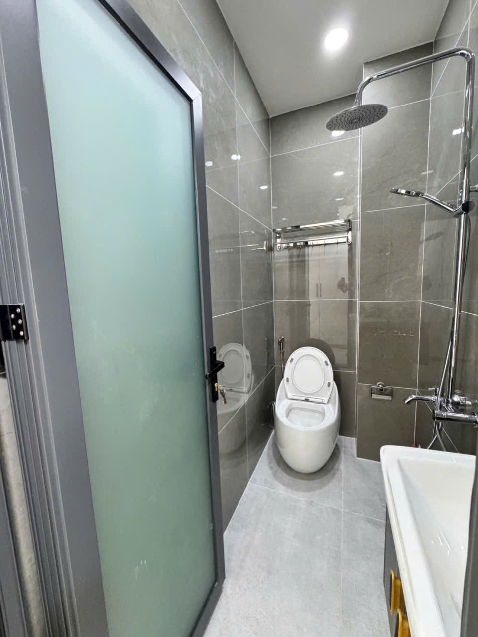Bán nhà đẹp mới xây hẻm Liên Khu 5-6, Bình Hưng Hòa B dt 56m2 , 3 lầu, 3pn,4wc giá 5,95 tỷ 12