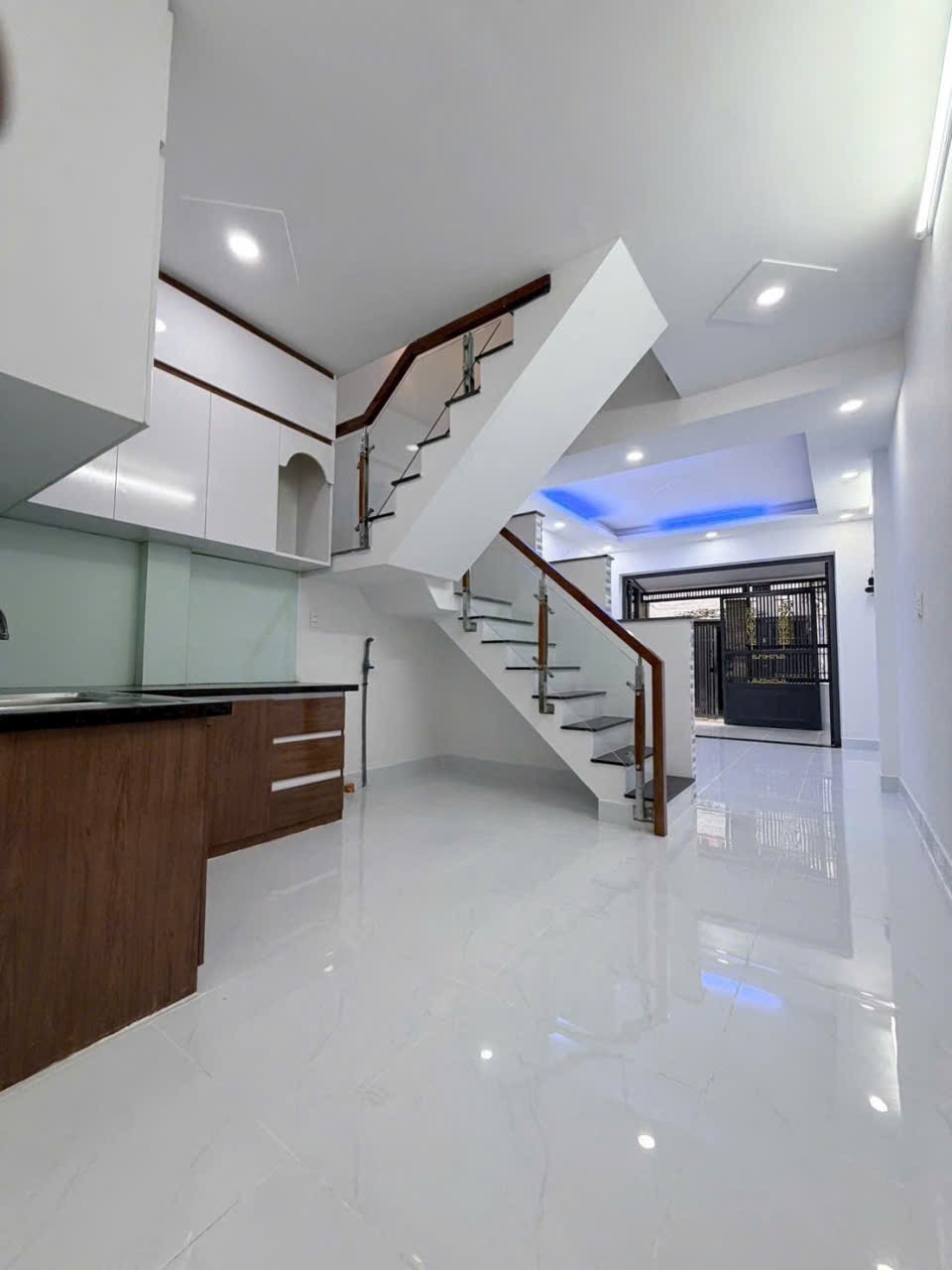 Bán nhà hẻm đường 27, Tân Sơn Nhì, q Tân Phú dt 39m2, 1 lầu, 2pn,2wc góc 2 mt giá 4,5 tỷ 3