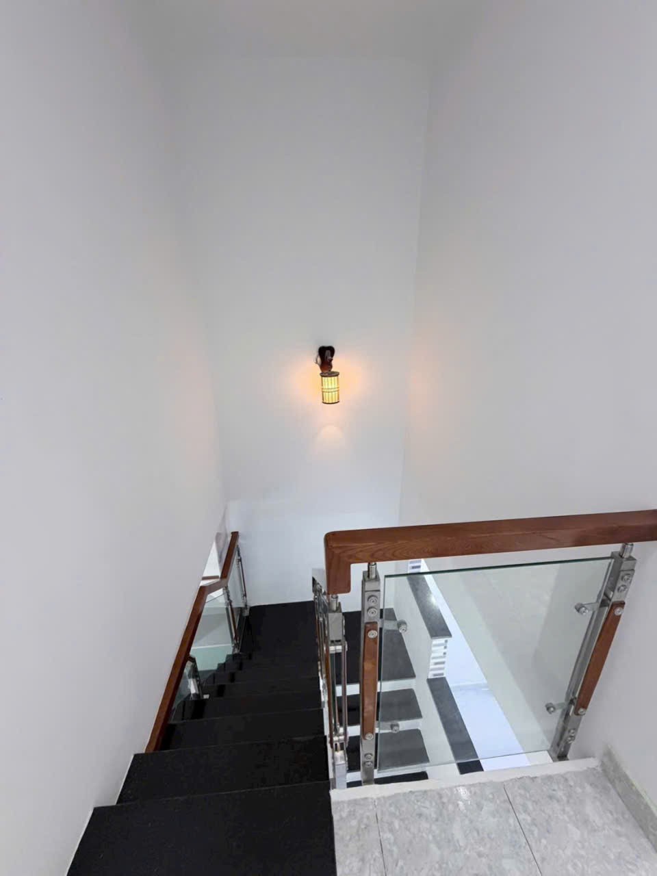 Bán nhà hẻm đường 27, Tân Sơn Nhì, q Tân Phú dt 39m2, 1 lầu, 2pn,2wc góc 2 mt giá 4,5 tỷ 4