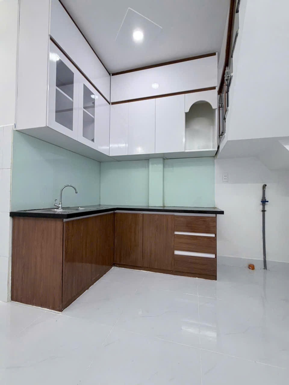 Bán nhà hẻm đường 27, Tân Sơn Nhì, q Tân Phú dt 39m2, 1 lầu, 2pn,2wc góc 2 mt giá 4,5 tỷ 7