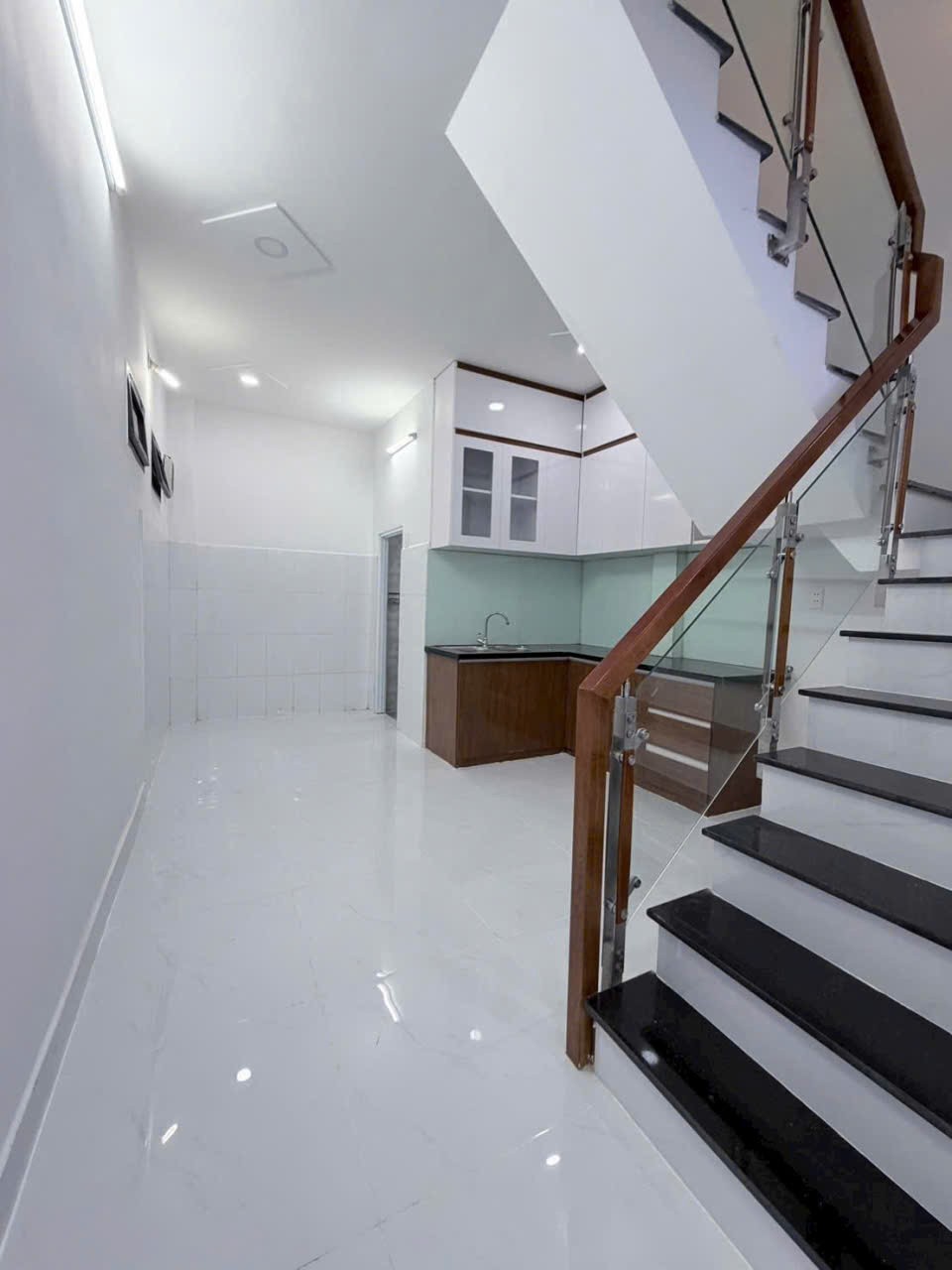 Bán nhà hẻm đường 27, Tân Sơn Nhì, q Tân Phú dt 39m2, 1 lầu, 2pn,2wc góc 2 mt giá 4,5 tỷ 8