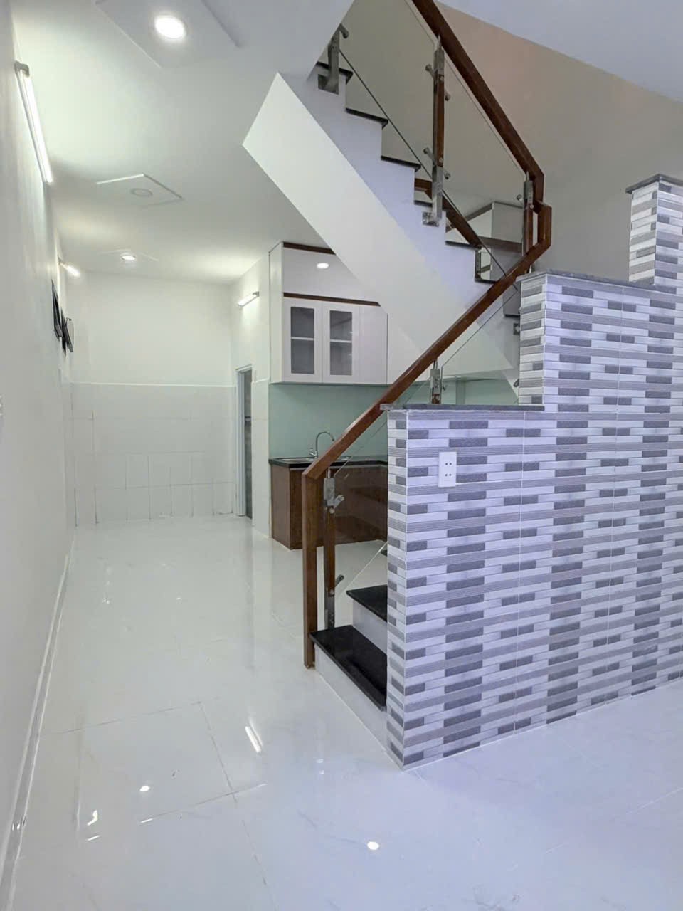 Bán nhà hẻm đường 27, Tân Sơn Nhì, q Tân Phú dt 39m2, 1 lầu, 2pn,2wc góc 2 mt giá 4,5 tỷ 10