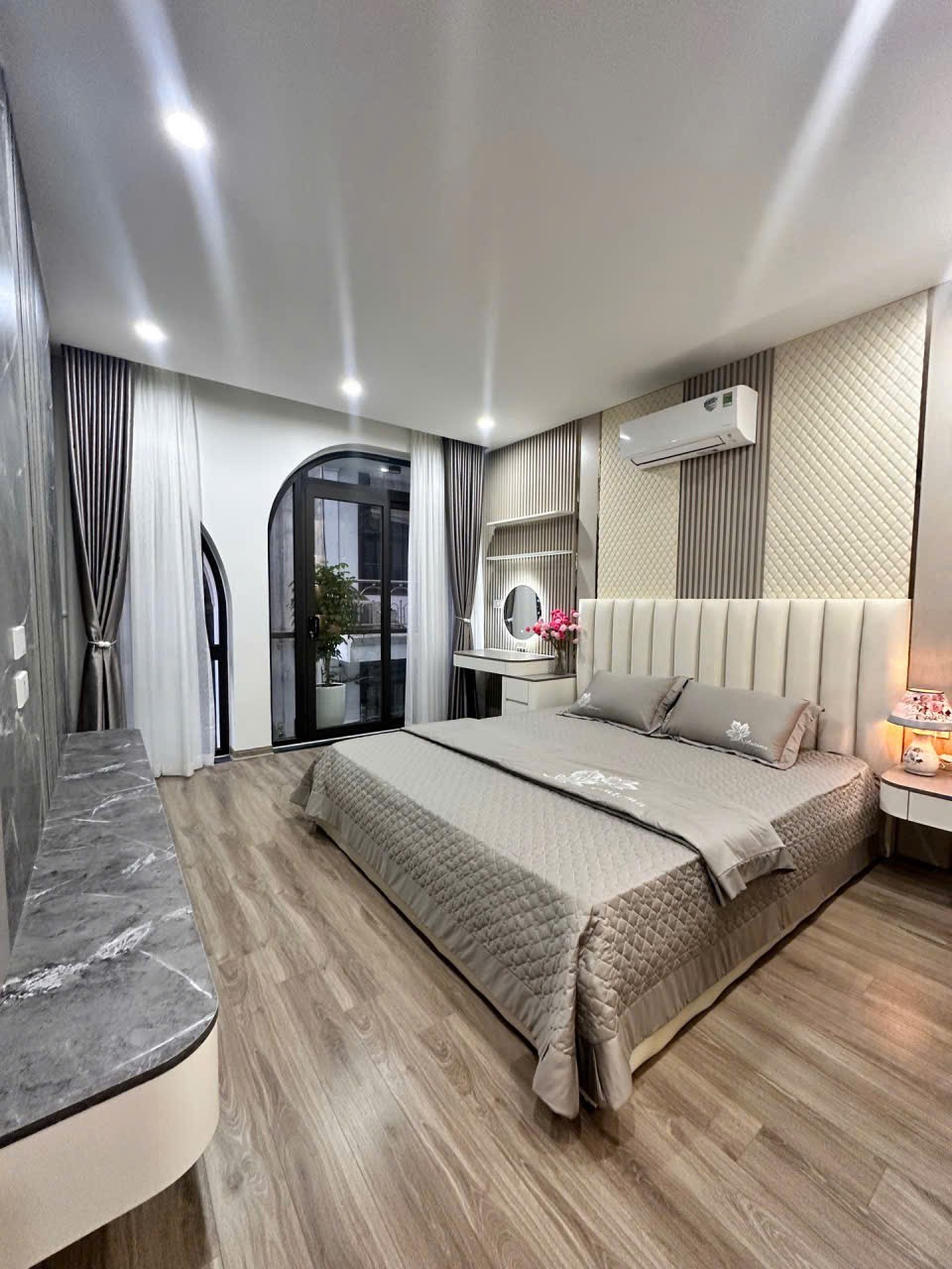 CHỈ 11,X TỶ - SỞ HỮU NGAY SIÊU PHẨM 6 TẦNG THANG MÁY, Ô TÔ NGỦ TRONG NHÀ TẠI TRUNG TÂM THẠCH 3