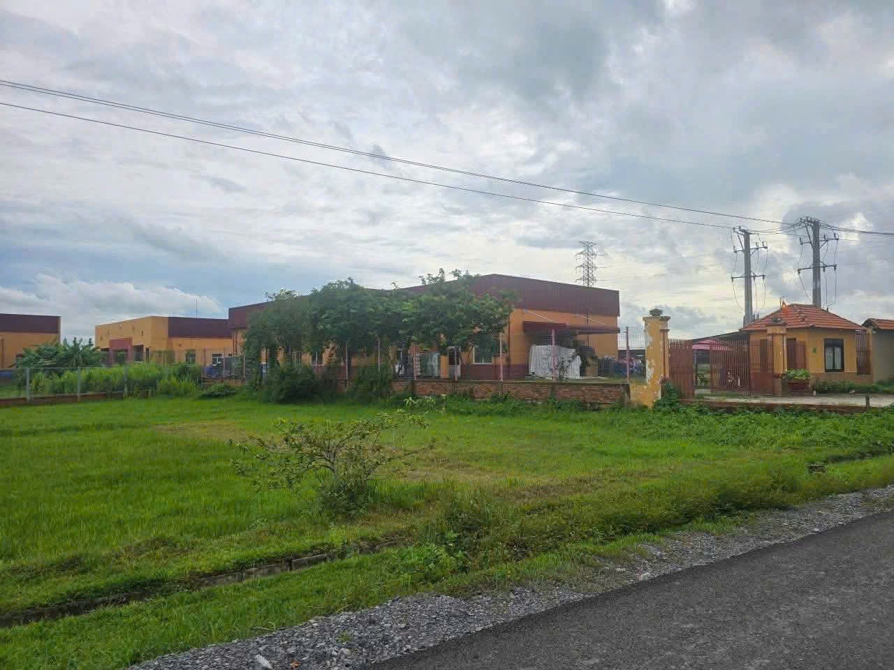 Bán nhà xưởng mt đường nhựa xe cont Phước Hiệp, Củ Chi 7000m2 ( 4660m2 thổ, xd 1900m2) giá 35 tỷ 4