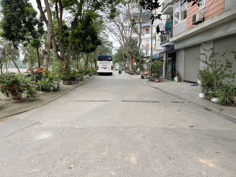 Cần bán 61m2 đất thổ cư ngõ 255 Thanh Am. Gần hồ và đường 40m Đoàn Khuê - Nam Đuống 2